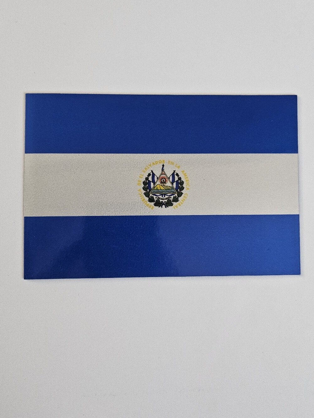 El salvador flag car magnet. Its about 6 inches by 4 inches.